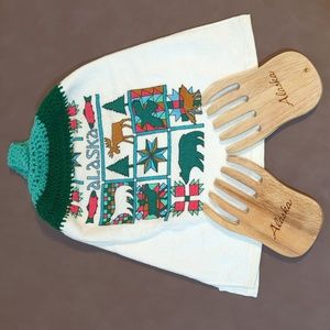 Alaska Bear Claw Salad Serving Utensils 2 Set Crocheted Top Alask Towels